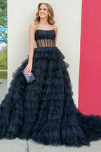 Vestido de fiesta de tul brillante con corsé sin tirantes y corte en A con volantes