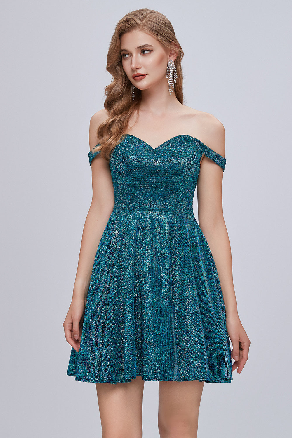 Vestidos cortos de fiesta con escote corazón y hombros descubiertos, corte en A y cordones.