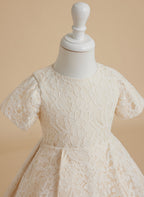 Vestido color marfil con cola de encaje y corte en A (010146744) 