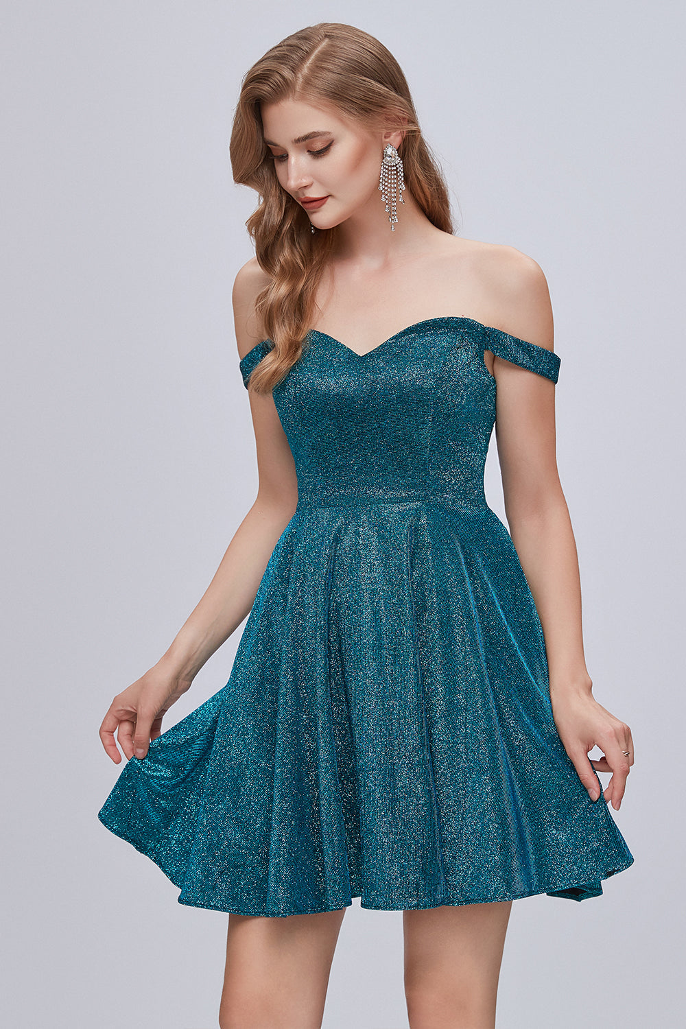 Vestidos cortos de fiesta con escote corazón y hombros descubiertos, corte en A y cordones.