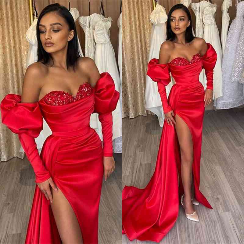 Robe de bal longue sirène en satin à épaules dénudées, fente sur le devant et manches bouffantes