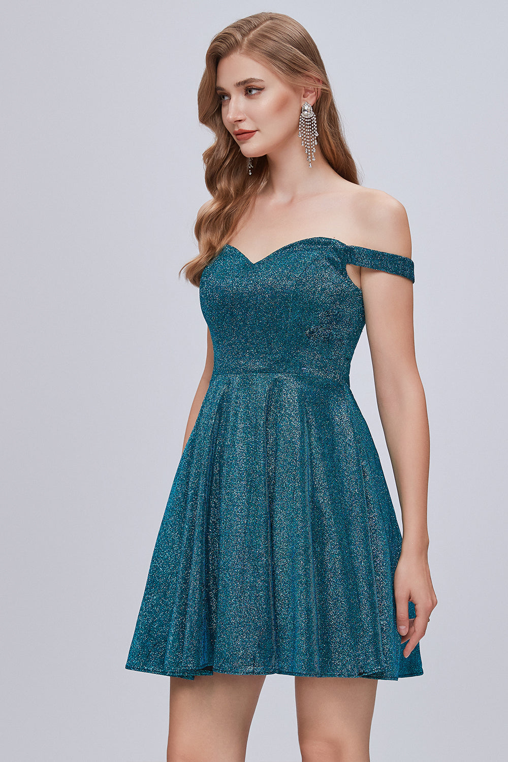 Vestidos cortos de fiesta con escote corazón y hombros descubiertos, corte en A y cordones.