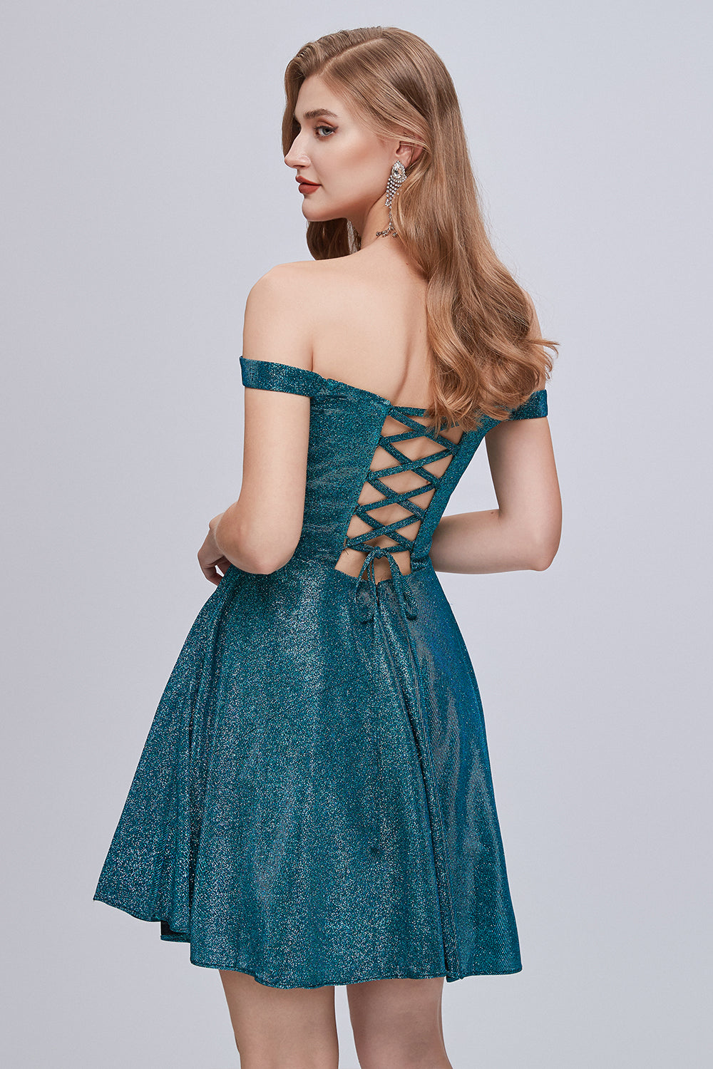 Vestidos cortos de fiesta con escote corazón y hombros descubiertos, corte en A y cordones.