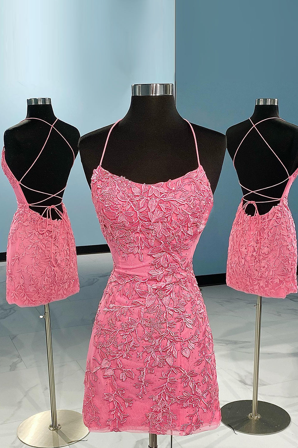 Robe de bal courte et moulante légère avec perles de dentelle