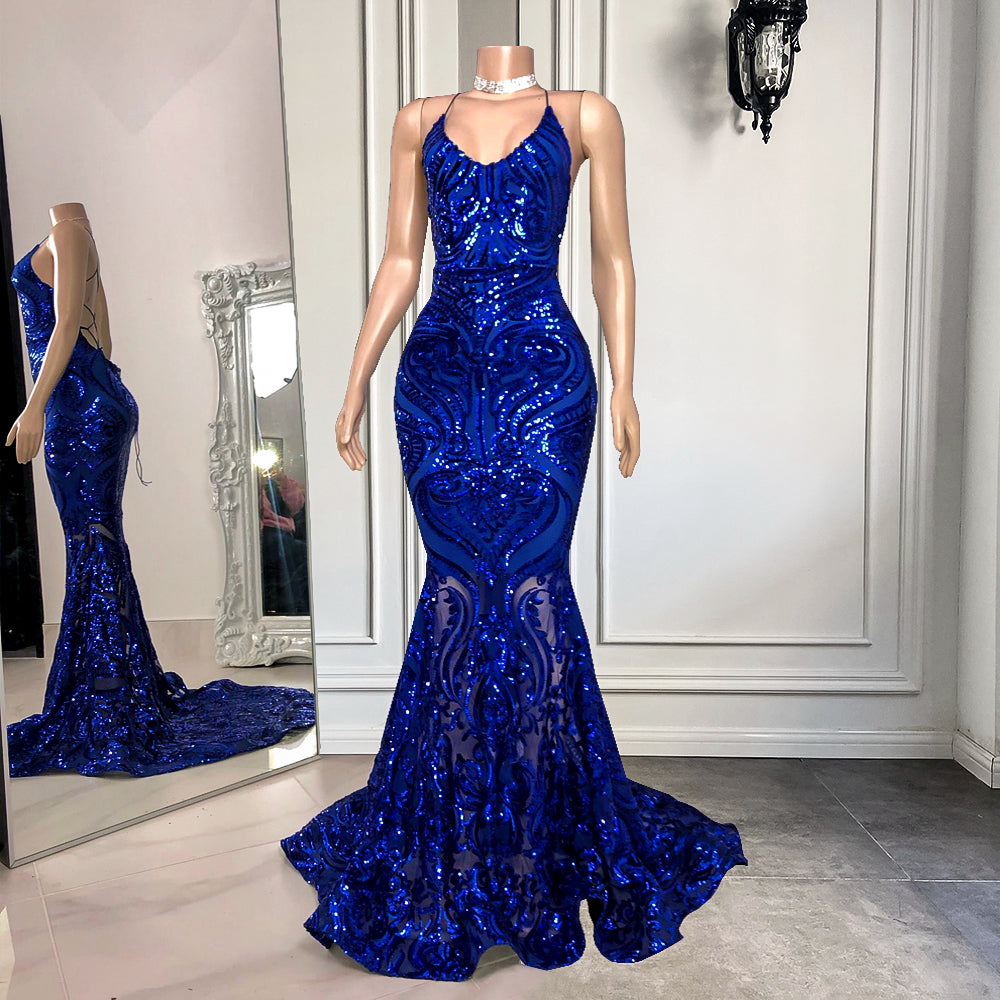 Vestido largo de sirena con espalda descubierta, tirantes finos y lentejuelas en azul real