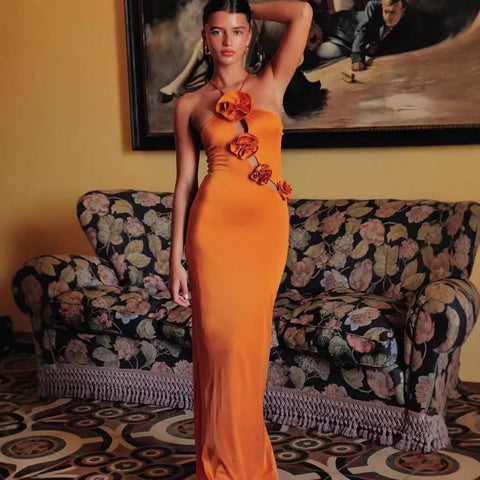 Vestido largo de fiesta ajustado con escote halter y estampado floral 