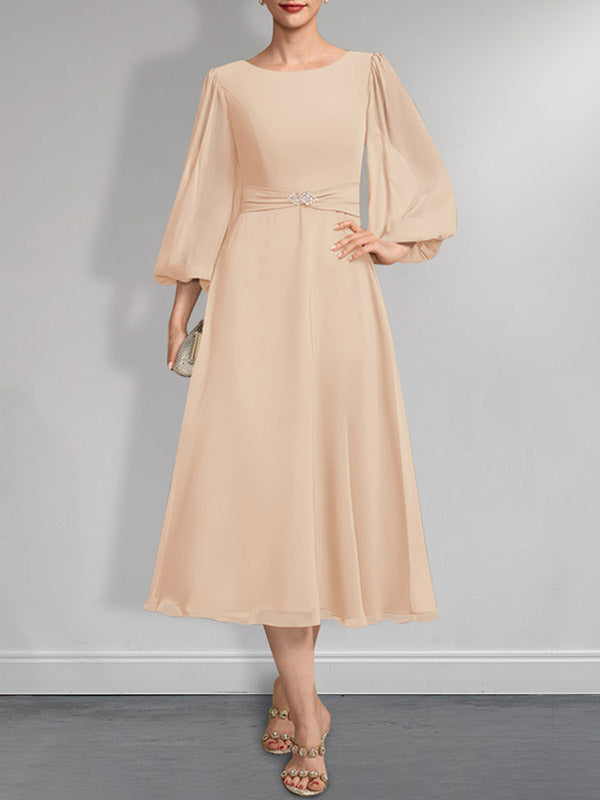 Vestido de chifón de corte A, largo té, para la madre de la novia, con escote redondo y broche de cristal plisado