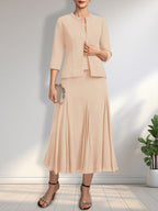 Vestido de novia de gasa, corte línea A, escote redondo, largo té, con lentejuelas y pedrería. 