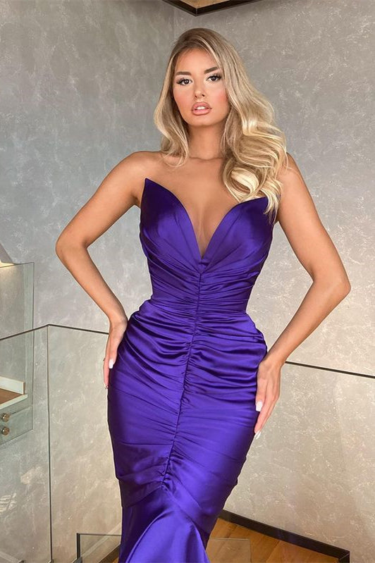 Elegante vestido largo de noche de sirena de satén con escote corazón