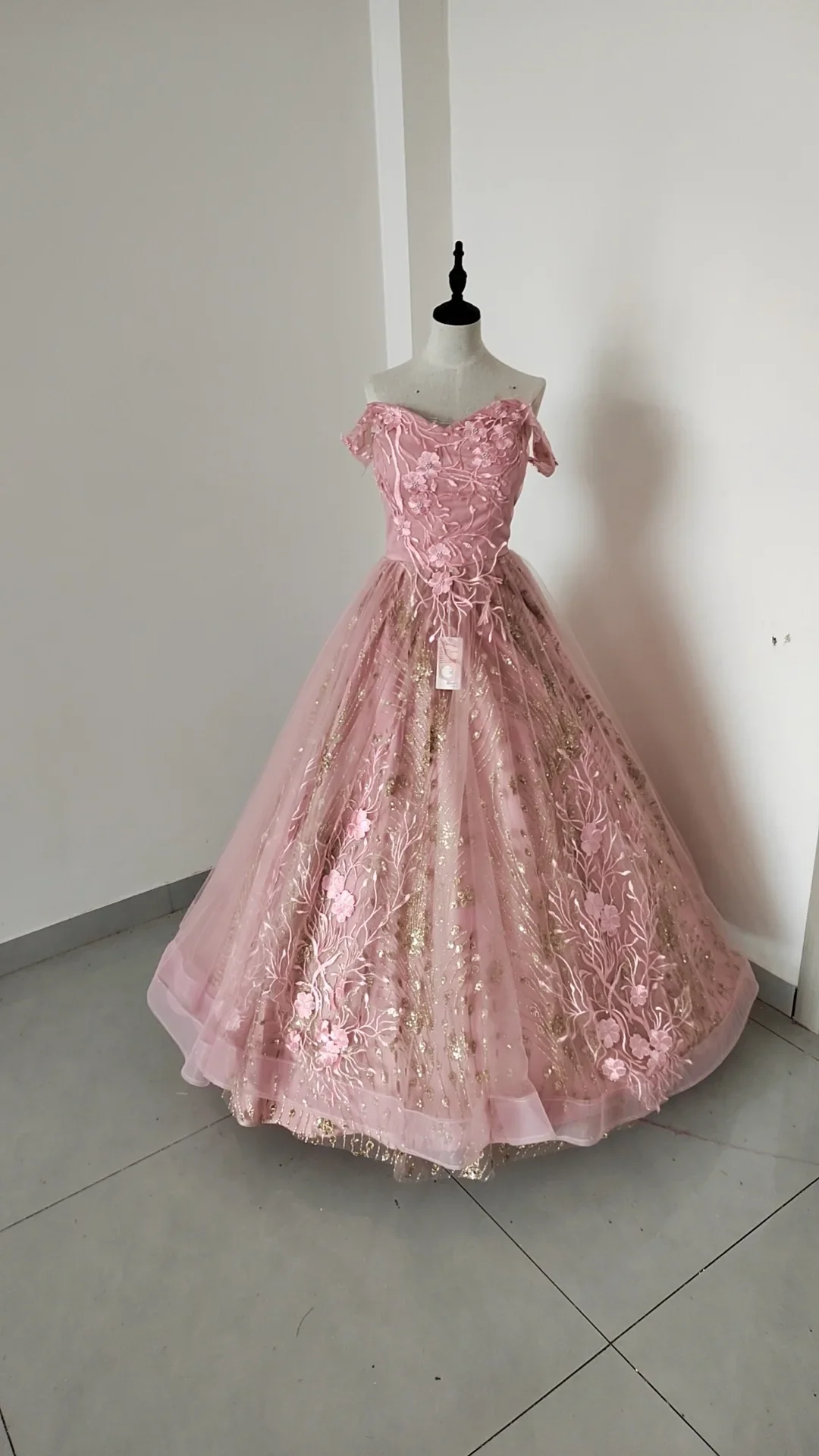 Vestido de princesa azul claro con hombros descubiertos, apliques de encaje de tul y lentejuelas, modelo Y8129
