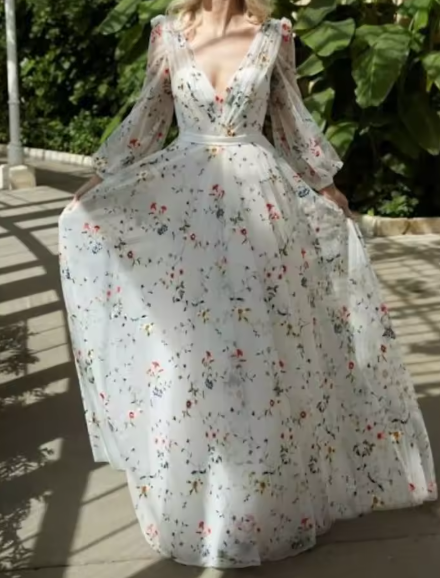 Vestido de novia francés elegante de gasa con estampado floral, manga larga, escote en V Y2065