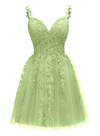 Robe de cocktail courte dos nu avec appliques et fines bretelles, idéale pour une soirée de rentrée scolaire (Y2418).