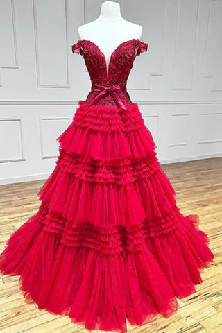 Robe de bal longue rose clair à épaules dénudées et à volants