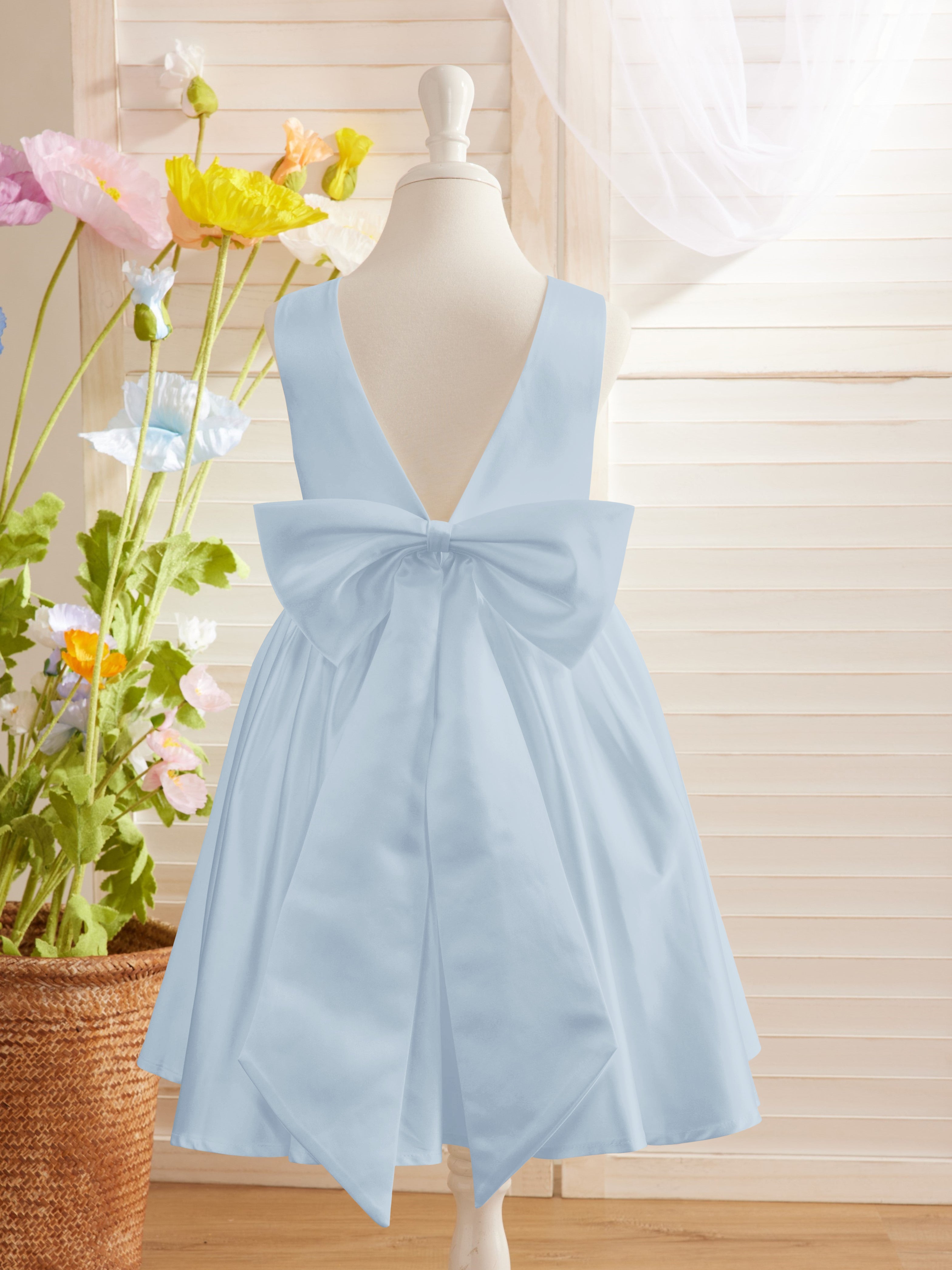 Elegante vestido de niña de las flores de satén con corte en A, espalda en V y lazo, hasta la rodilla 