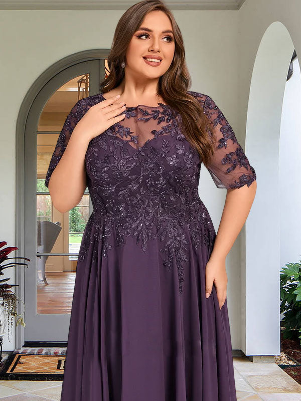 Robe de mère de la mariée asymétrique en mousseline de soie et dentelle, coupe trapèze, décolleté illusion, ornée de sequins 