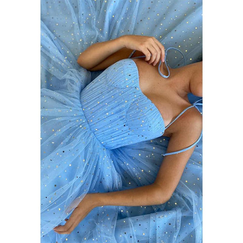 Robe de bal plissée en tulle pailleté à bretelles spaghetti, longueur thé 