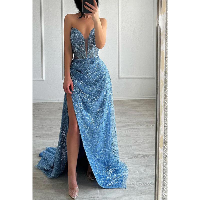 Superbe et charmante robe de bal scintillante sans manches à décolleté en V profond et fente latérale