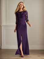 Vestido de madrina de la novia color ciruela, de encaje elástico y corte sirena. 