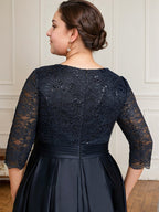 Vestido de novia de satén con encaje, corte en A, escote en V y largo hasta el suelo, con lazo de lentejuelas. 