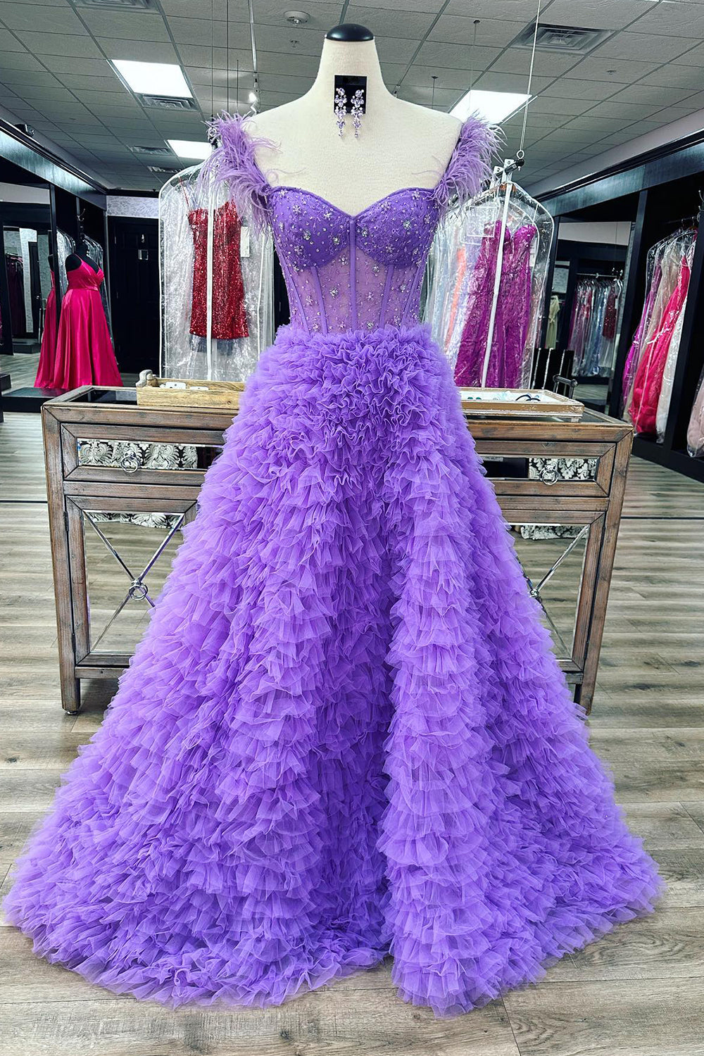 Vestido largo de fiesta de tul con escote corazón y corte en A, con abertura.
