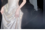Vestido de noche largo de sirena brillante con hombros descubiertos Y8185