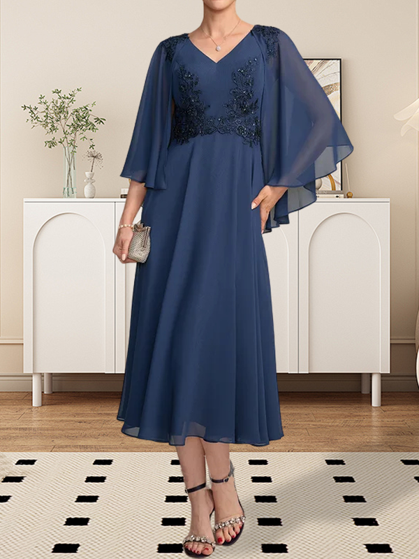 Vestido de corte A, escote en V, largo hasta la rodilla, de gasa, encaje, con lentejuelas y pedrería para la madre de la novia.