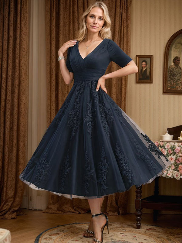 Vestido de tul y encaje para la madre de la novia, corte en A, escote en V, largo hasta la rodilla, con pliegues