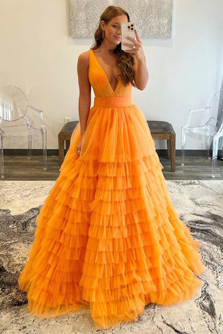 Robe de bal longue orange en tulle à col V et coupe trapèze