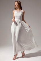 Robe de bal longue blanche trapèze à décolleté cœur et dentelle