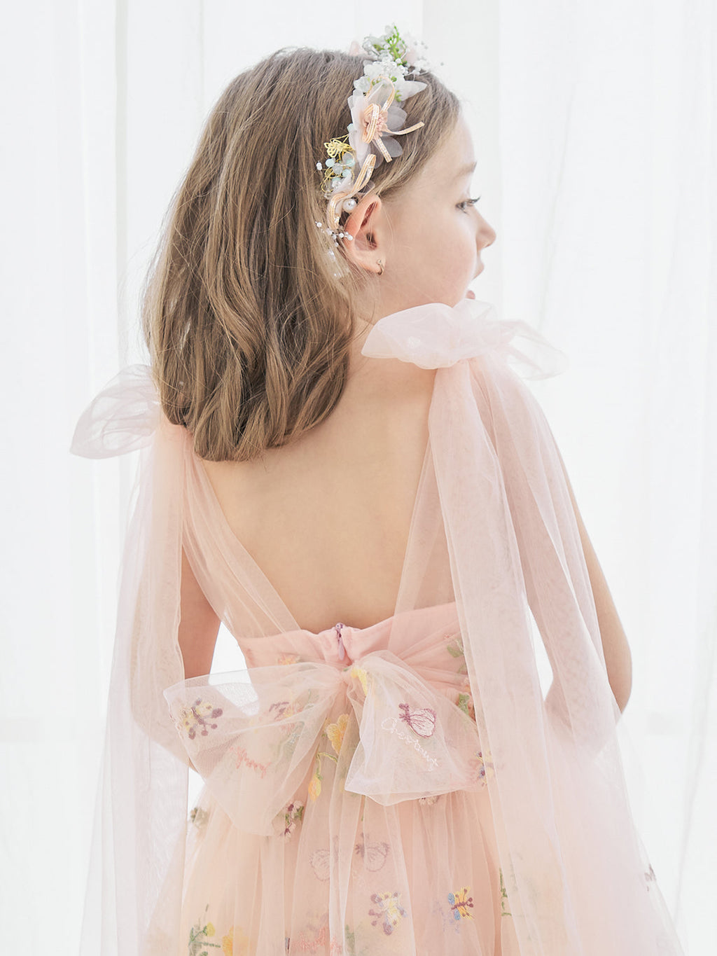 Vestido de niña pequeña de las flores, corte en A, sin mangas, de tul bordado floral. 