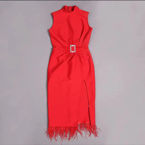 Robe de soirée moulante à ceinture perlée et bretelles, sans manches, fendue, ornée de plumes, style cocktail. 