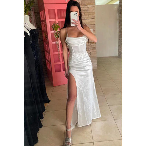 Robe de soirée fourreau/colonne classique à bretelles spaghetti et fente latérale