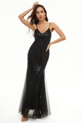 Robe de bal longue fourreau à fines bretelles et sequins noirs