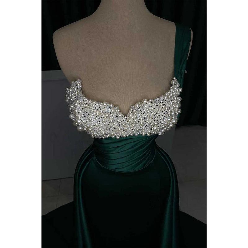 Robe de soirée en satin à épaules dénudées et perles avec traîne amovible 