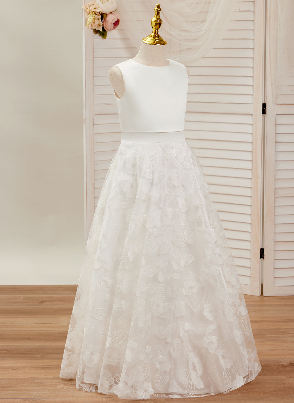 Vestido largo de satén de encaje color marfil, corte en A (010146741) 