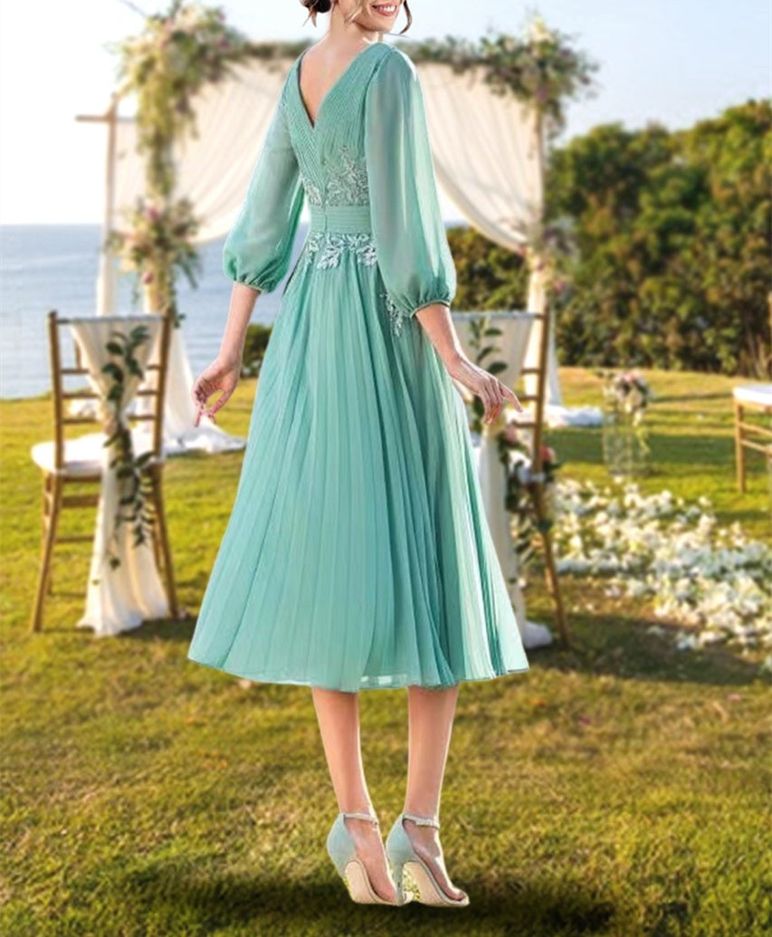 Vestidos de corte princesa/línea A, escote en V, largo hasta la rodilla, para la madre de la novia, con bordado de volantes de encaje. 