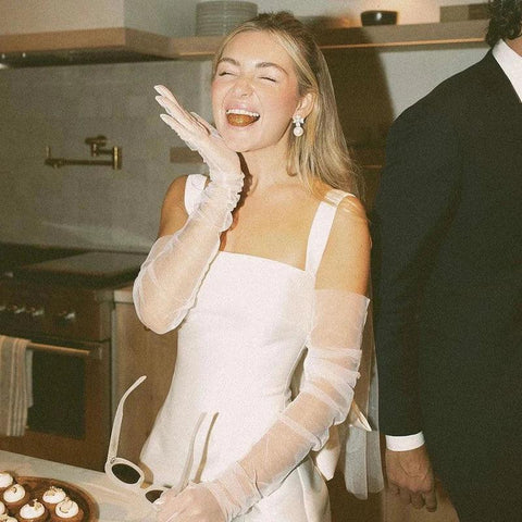 Robe de mariée Baoleely en satin blanc à col carré et courte avec nœud dans le dos