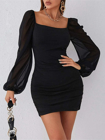 Vestidos de noche cortos, de gasa plisada, transparentes, de color liso, con mangas abullonadas sueltas y escote cuadrado en la abertura lateral. 