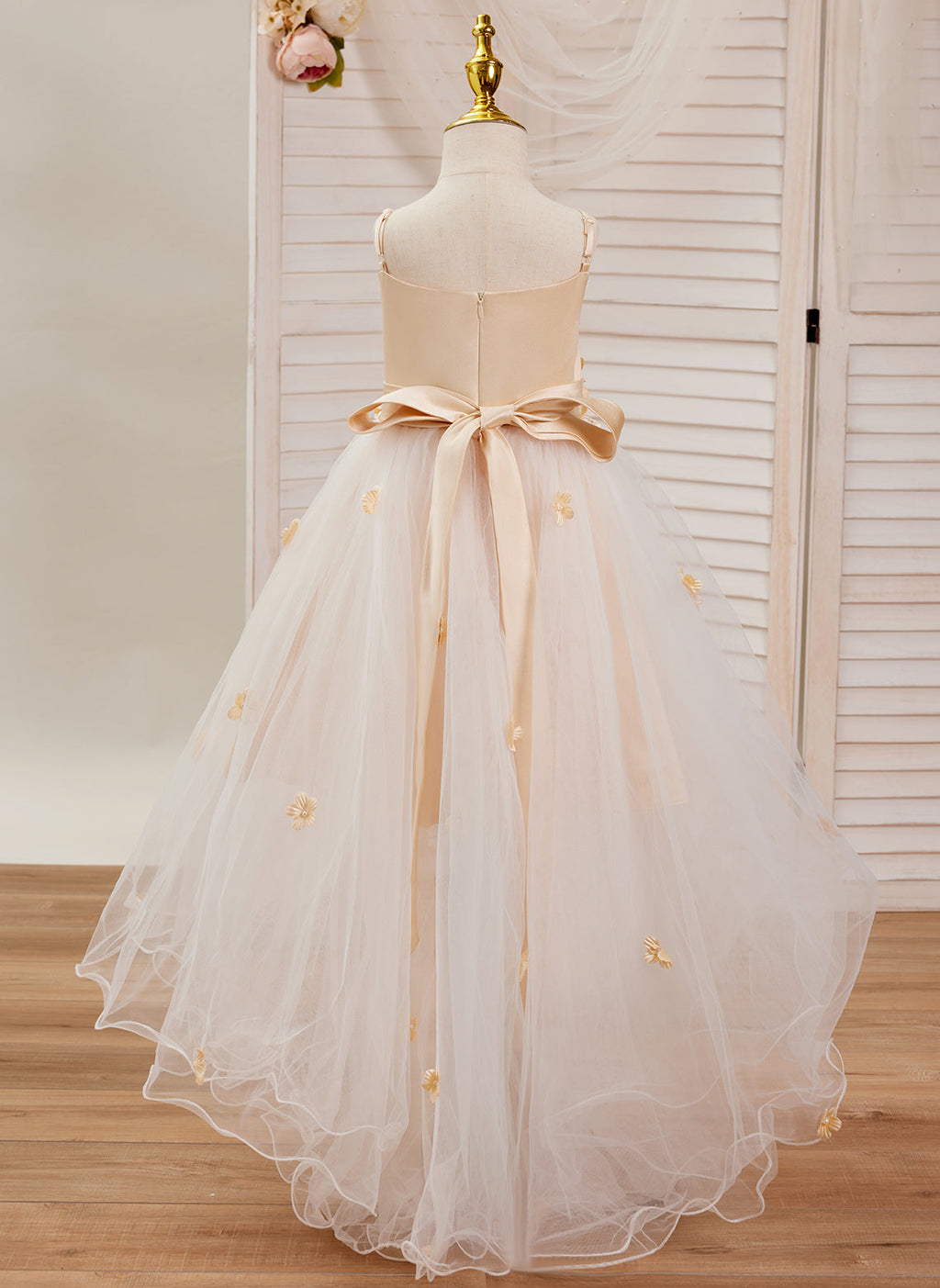 Vestido asimétrico de tul color marfil con corte en A (010220938) 