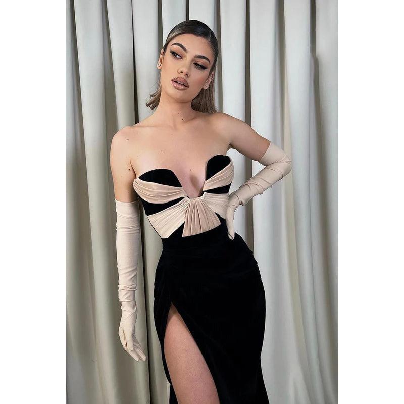 Robe de soirée longue en satin froncé à col en V et sans bretelles