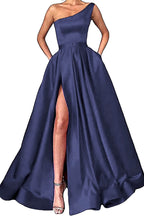 Robe de bal longue champagne asymétrique à une épaule avec fente, coupe trapèze.