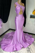 Elegante vestido de graduación de sirena morado con un solo hombro y diseño sin mangas