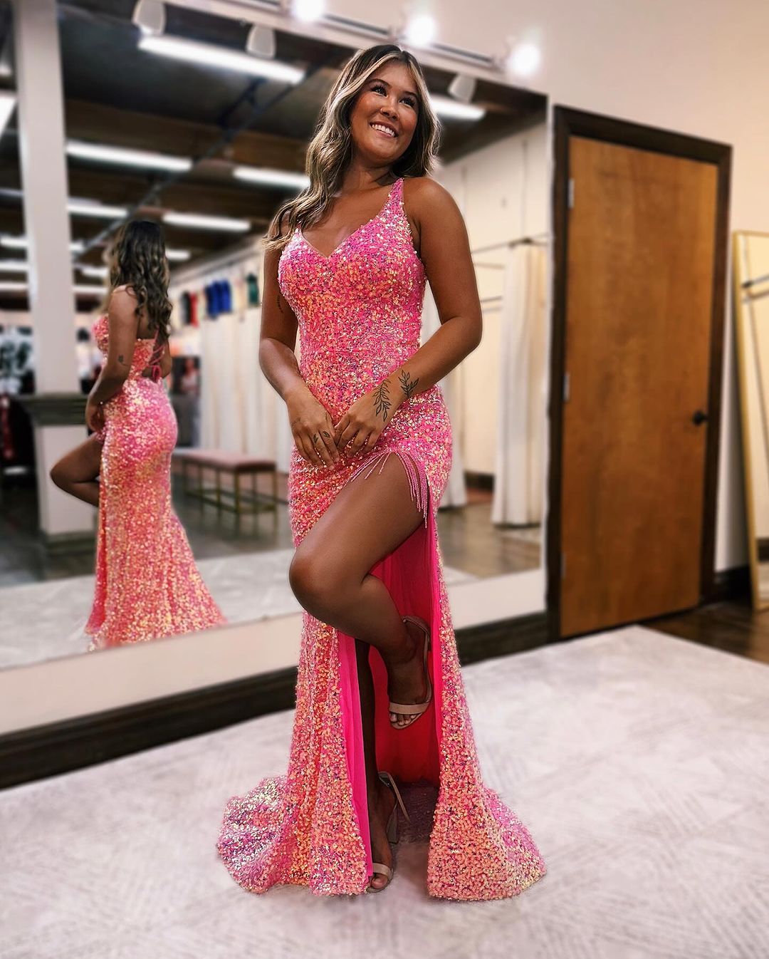 Vestido de fiesta sexy sin mangas con abertura frontal y tirantes finos 