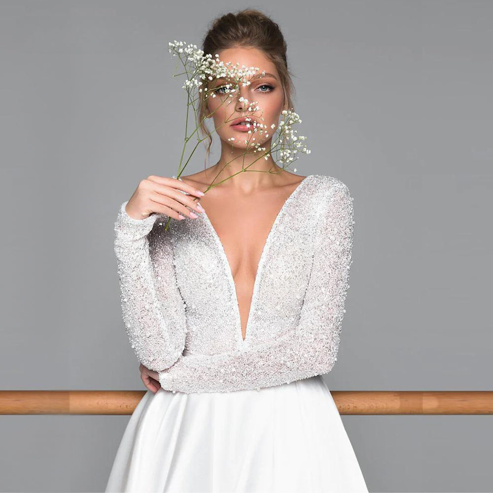 Robe de mariée de luxe en satin à manches longues, décolleté en V profond, fente latérale, traîne balayée, collection 2023 