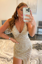 Vestido largo de fiesta dorado brillante, sin espalda, con cuentas y abertura