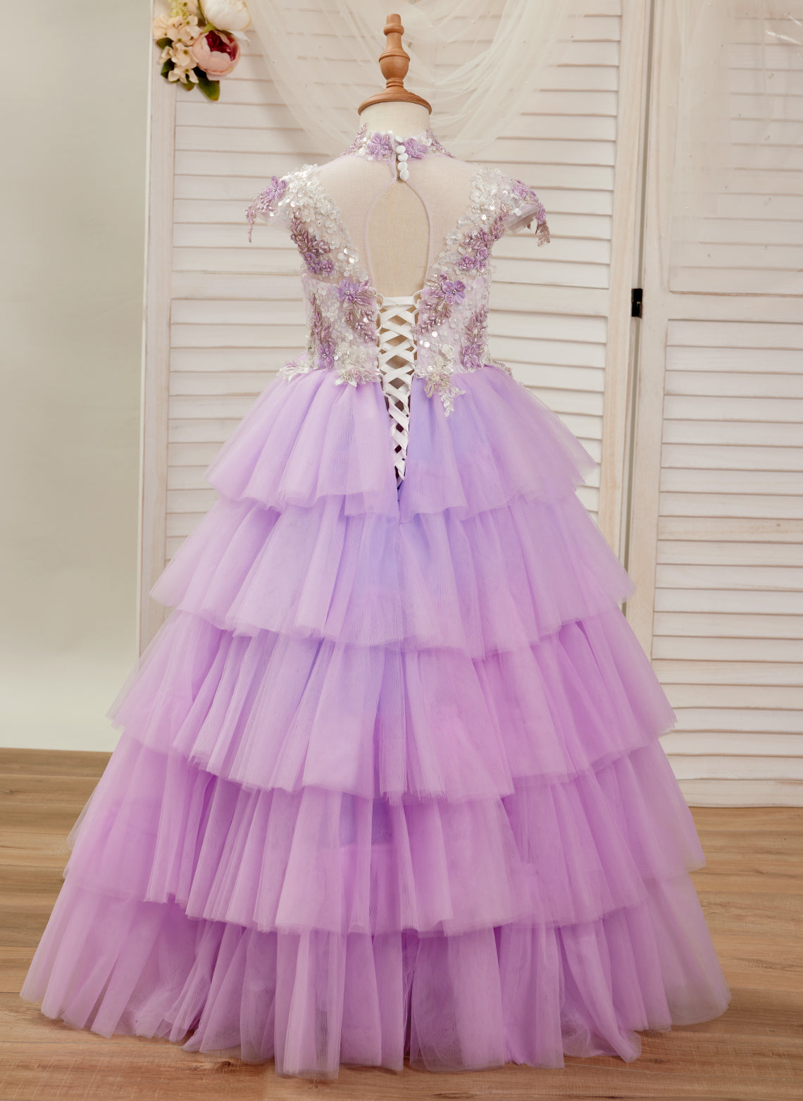 Vestido de princesa de tul lila con apliques florales y pedrería para niñas 
