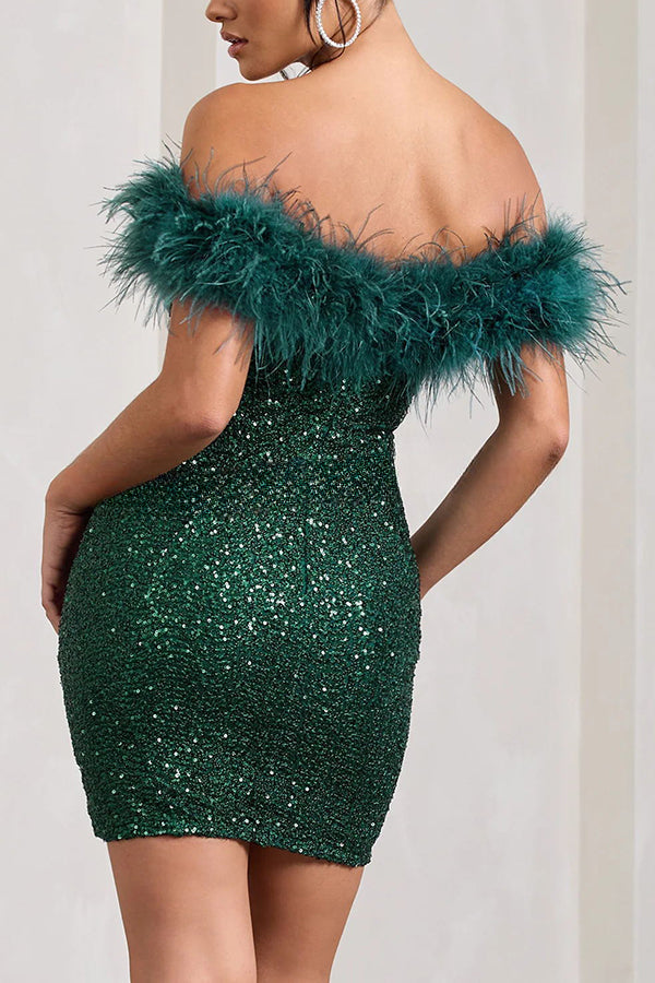 Robe moulante mini à sequins et plumes « It's Show Biz » 