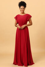 Vestido de dama de honor de gasa color burdeos con mangas con volantes