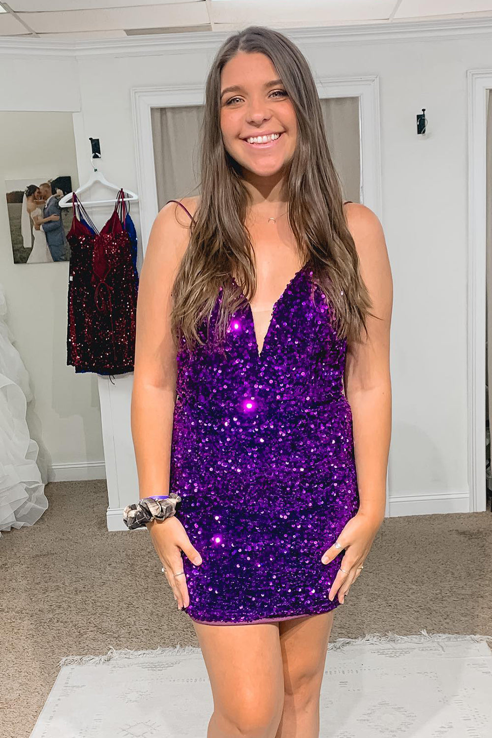Vestido corto de fiesta con lentejuelas y espalda cruzada