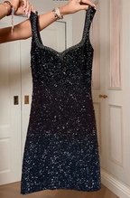 Robe de bal courte à sequins noirs et fines bretelles